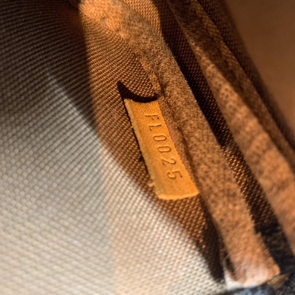 Louis Vuitton Monogram Mini Pochette - Picture 7 of 8